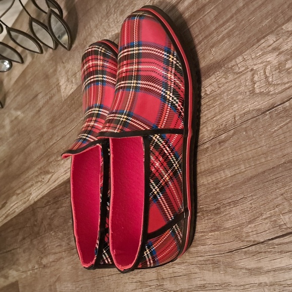 On Your Feet Plaid Rain Shoes - Picture 4 of 9